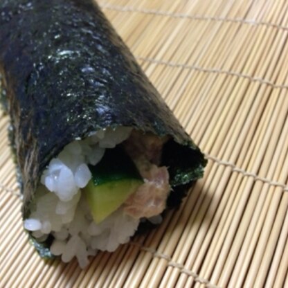 レタスの代わりにきゅうりです！
子供もパクパク食べました〜(⌒▽⌒)